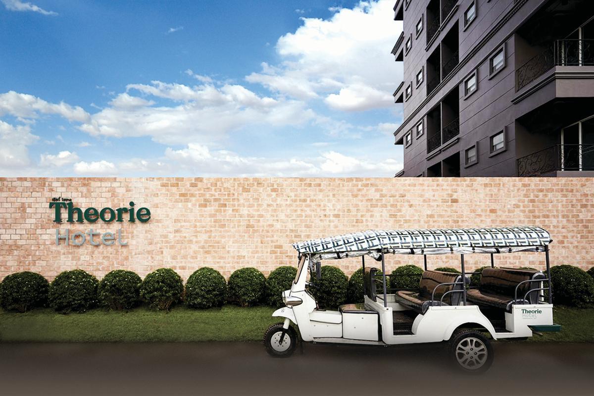 Theorie Hotel Sukhumvit By Slh - Sha Extra Plus Samut Prakan Exterior foto